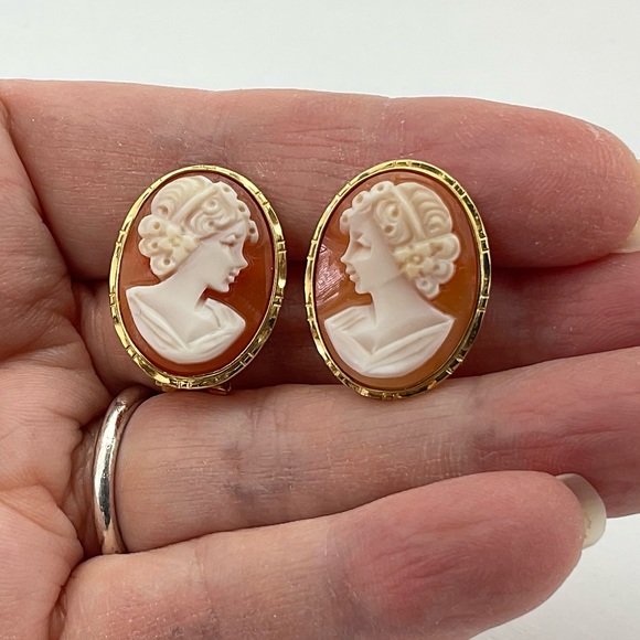 Genuine Cameo & 14K Gold Earrings, Marked 14K 585 and Italy, Hand Carved - Picture 4 of 12